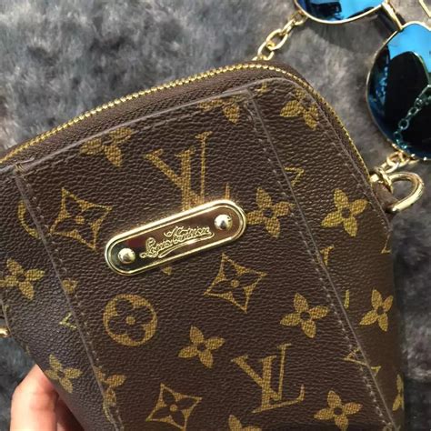 louis vuitton mini tasche mit kette|Louis Vuitton Mini Pochette Accessoires.